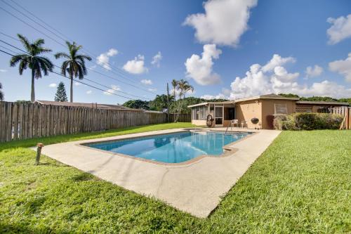 Pets Welcome: Cozy Home w/Pool in Margate!