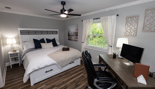 Pines at 5 Corporate Furnished Rentals Suite 118