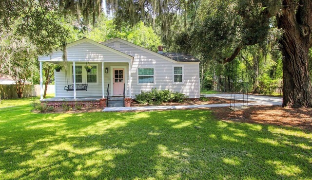 Pink Door Cottage is a storybook cottage close to everything!