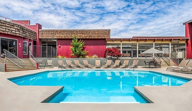 Pleasant Stay! 2 Comfortable Units for Families, w/Free Parking, Onsite Pool! in Kennewick