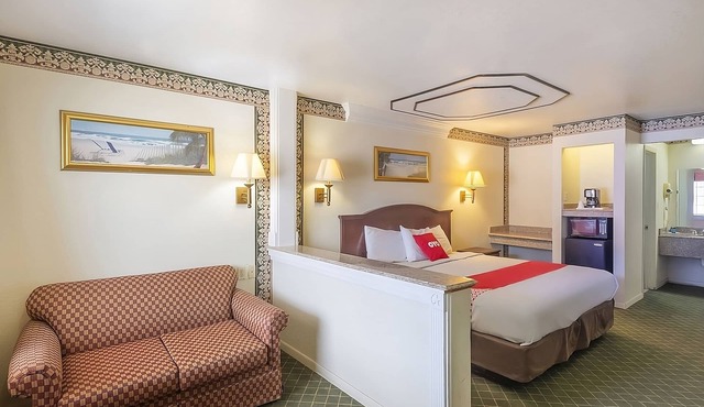 Pleasant Stay, Convenient Location! Onsite Dining, Free Parking! in Three Rivers