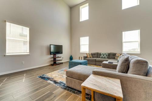 Pool Access: Family Gem w/Views in St Cloud!