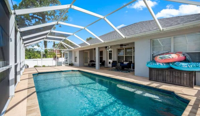 Pool Home in SW Florida. 4 bedrooms,2 bathrooms, close to shopping and beaches.