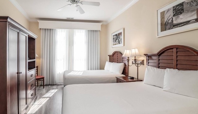 Premier Family Escape w/Full Kitchen & Water Slides; Near Litchfield Beach