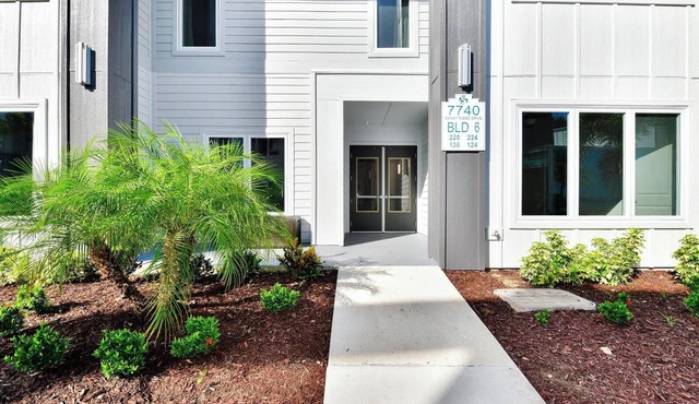 Premium Condo near Disney with Resort & Waterpark Access - B6-124