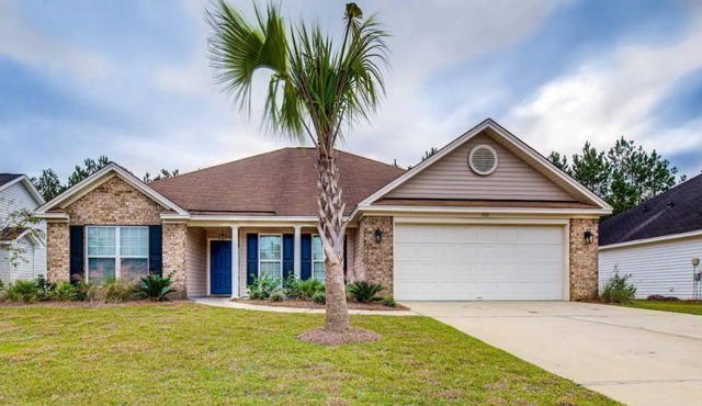 PRIME Location in Pooler, Spacious w Outdoor Oasis