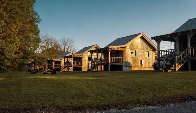 Private 4 Cabin Retreat Sleeps 8 Near Waterfalls