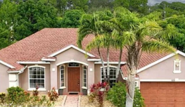 Private bedroom- share home in Port Saint Lucie
