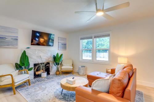 Private Hot Tub & Fenced Yard: Sleek Gulfport Home