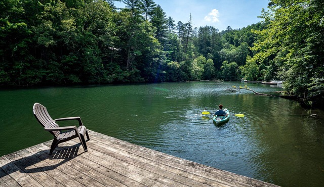 Private Lakefront Log Cabin