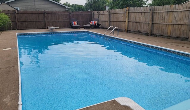 Private Pool, Firepit, BBQ - A FUN place to RELAX. in Mason