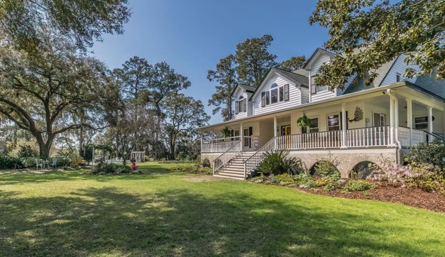 Private Retreat on Deep Water overlooking Jenkins Creek