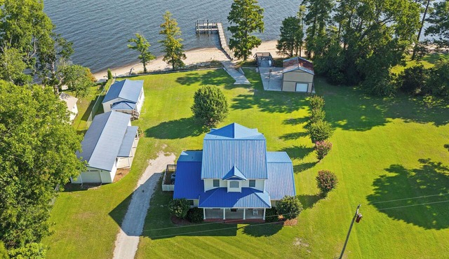 Private waterfront property on the Pamlico