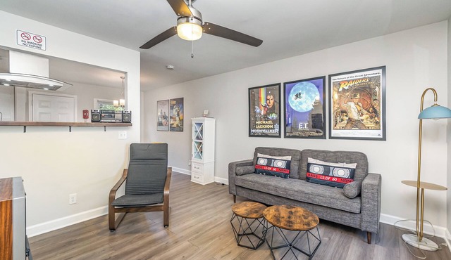QC Retro - Stylish 2-Queen bedroom townhome in Center City Charlotte