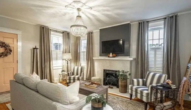 Quaint Bungalow in Historic Downtown Florence