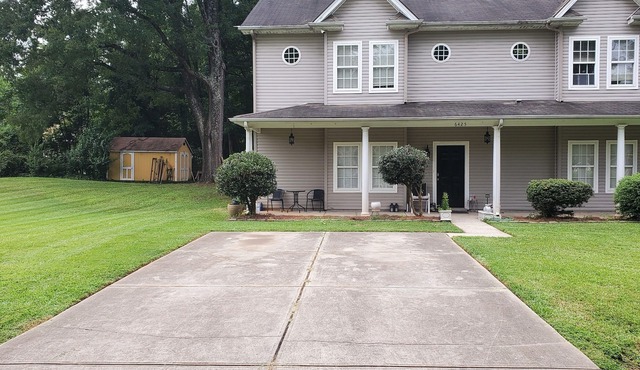 Quiet Getaway in Perfect location. Plenty of room for friends and family
