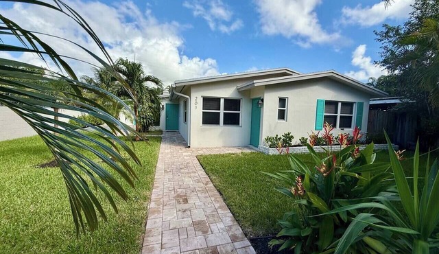 Quiet Studio with Sunny Private Yard in Wilton Manors