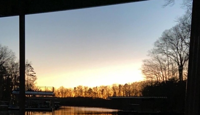 Quiet Waterfront Cottage on Lake Hartwell near Clemson w/ Hot Tub and Slip Dock