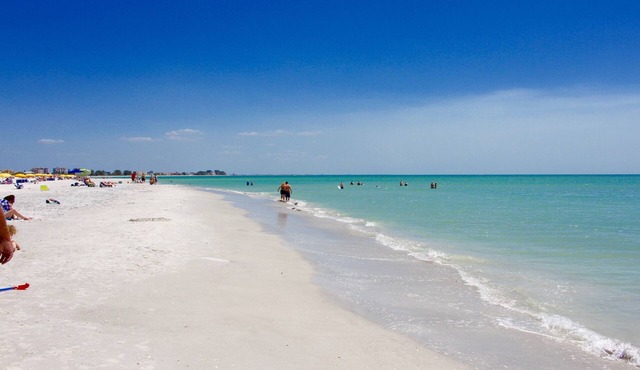 Relax and Unwind! 4 Convenient Rooms | Direct Beach Access | 2 Outdoor Pools.
