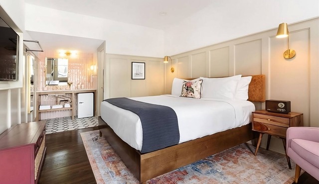 Relax and Unwind! Pet-Friendly Property, Parking, Near Wilmington Riverwalk