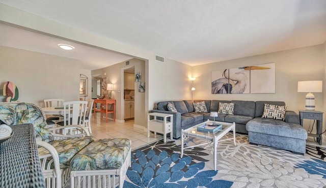 Relax Beachside! Tropical Resort Amenities 1B1B