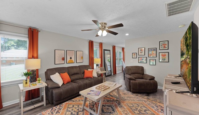 Relaxing 2BR 1BA Townhome Loaded Amenities Central Location Near I-40
