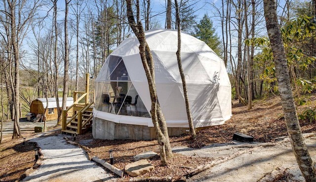Relaxing Dome in the Heart of the Blue Ridge Mountains for an Unforgettable Glamping Experience in Rosman, North Carolina