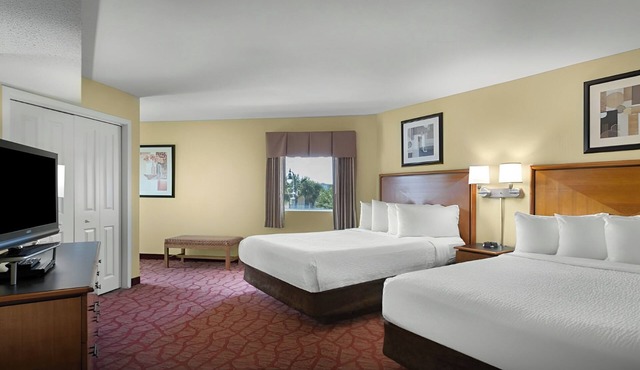 Relaxing Oceanview Pool Stay | 0.6 mi to SkyWheel & Boardwalk