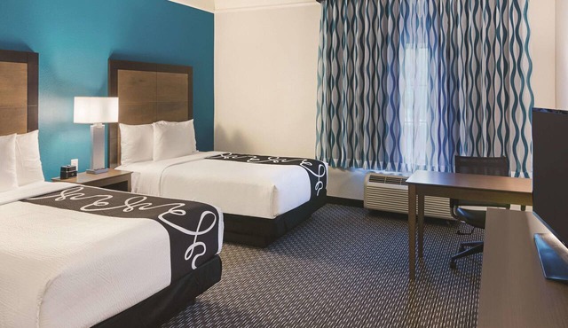 Relaxing Queen Room near UCF w/Pool Access – Short Walk