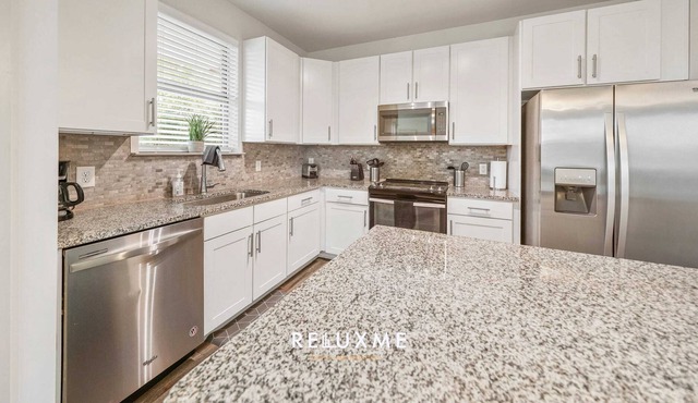 Reluxme Lux Apt Near Lake Wylie w/ Gym + Pool