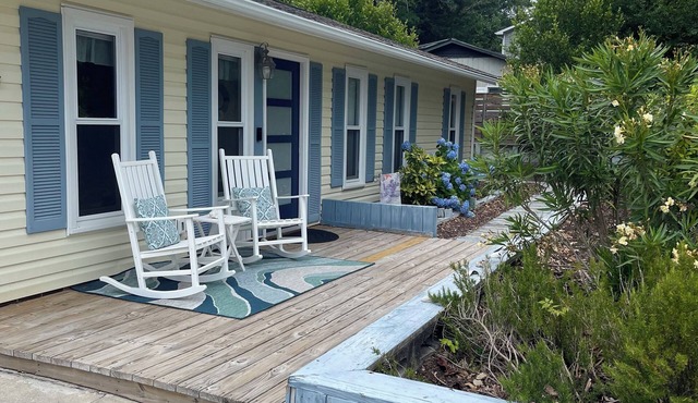 Renovated Emerald Isle Cottage - Private Oceanfront Parking & Boardwalk Access
