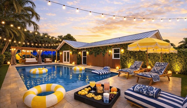 Resort Backyard Villa: Heated Pool, Pickleball, Golf & Playground, Sleeps 10 in Delray Beach