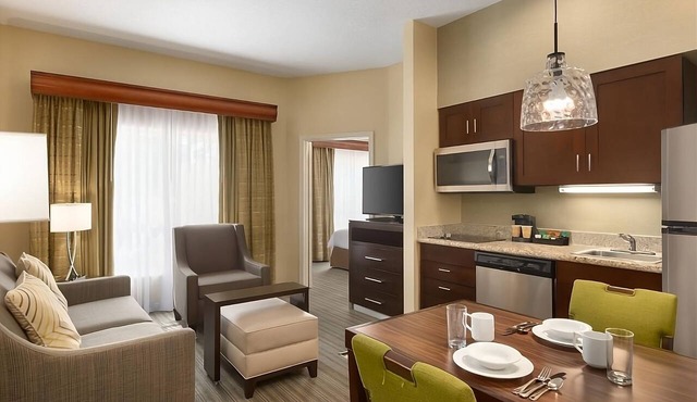 Retreat to Understated Elegance! Free Breakfast, Full Kitchen, Outdoor Pool!