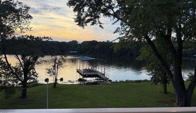 Rhythm & Reels Retreat - Lake Front Getaway: 30 min. from Nashville in Old Hickory