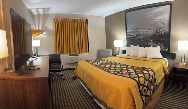 Right off the Interstate, American style Restaurant/Bar Next door & Great Rates! in Lexington