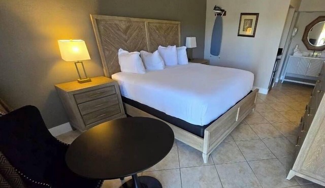 Right on the Waterfront Marina - Suite 117 - 7150 N Tamiami Tail, Sarasota FL