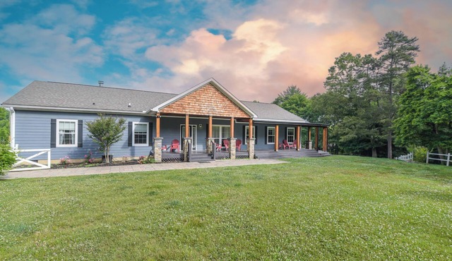 Riverside Ranch by AvantStay | Mins to Downtown