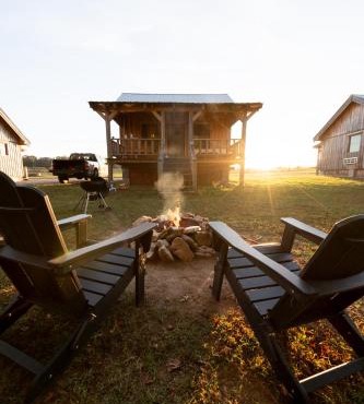 Romantic Creekside Cabin, Fire Pit & Stargazing Cabin 4