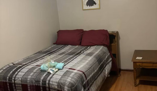 Room with a Full Bed in a quiet neighborhood. I-95, VSU, Fort Gregg Adams near