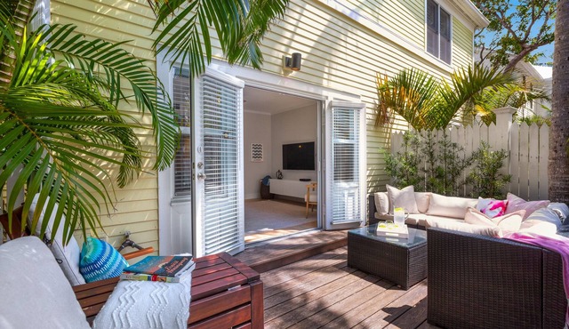SALTWATER REMEDY~2BR/2.5Ba Truman Annex/Porter Crt Townhome/Semi-private Pool in Key West
