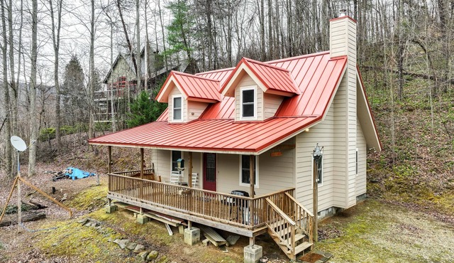 Santeetlah Lake Retreat w/Dock: Walk to Water!