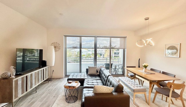 Sarasota Waterfront Condo one mile to downtown with EVERYTHING plus more ! in Sarasota