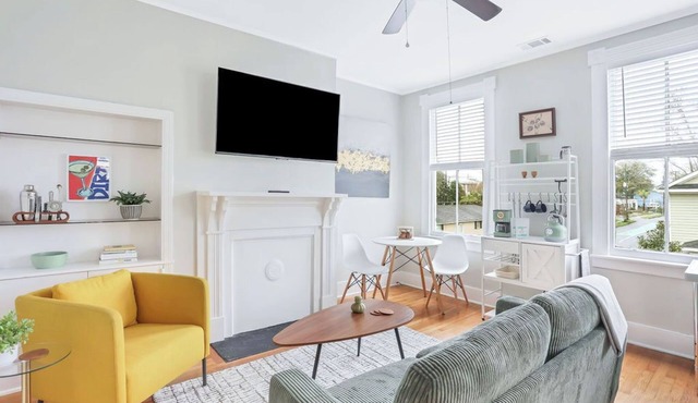 Savannah Retro Loft - Thomas Square