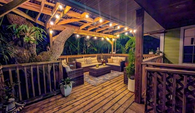 Seaside Tropical Treehouse on Orchid Island - Walk to Dog-Friendly Private Beach