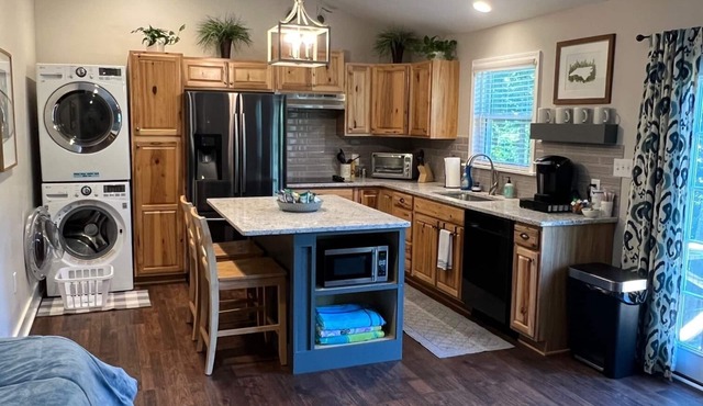 Self Check In! Super Cute Studio Apartment! Private Entrance!