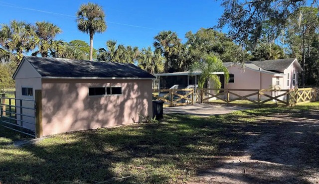 Serene 2-bedroom home on 1/2 acre fenced lot in New Smyrna Beach with WiFi