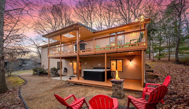 Serene home with private hot tub, Ping Pong, washer/dryer, firepit & central AC