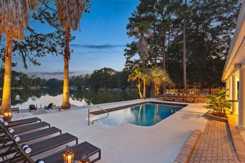 Serene Lake Retreat Pool & Game Room
