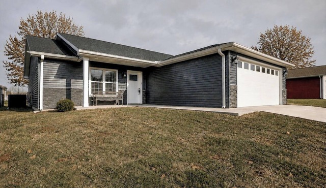 Serene & Modern Oasis - Newly Built, Attached Garage, Centrally Located in Quincy