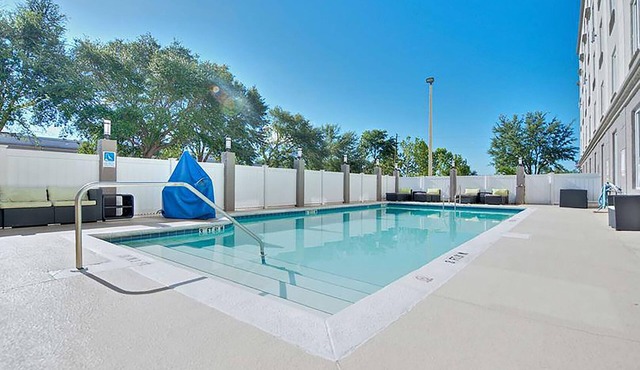Serene Room w/Pool Access – Orlando Gem | Easy Access to Theme Parks
